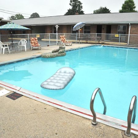 Dutch Motel By Oyo Near Hershey Park パルマイラ エクステリア 写真