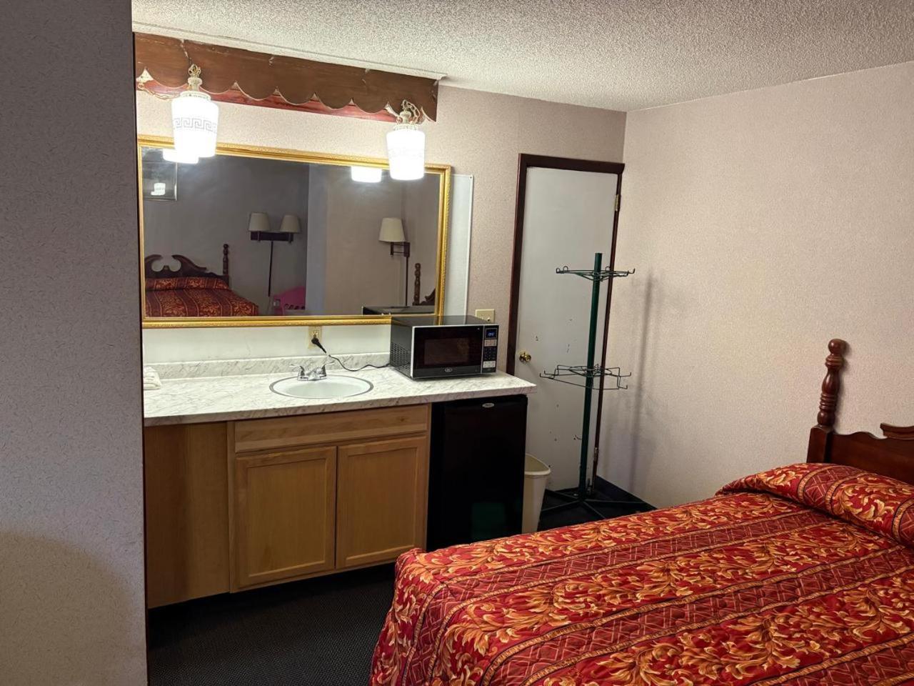 Dutch Motel By Oyo Near Hershey Park パルマイラ エクステリア 写真