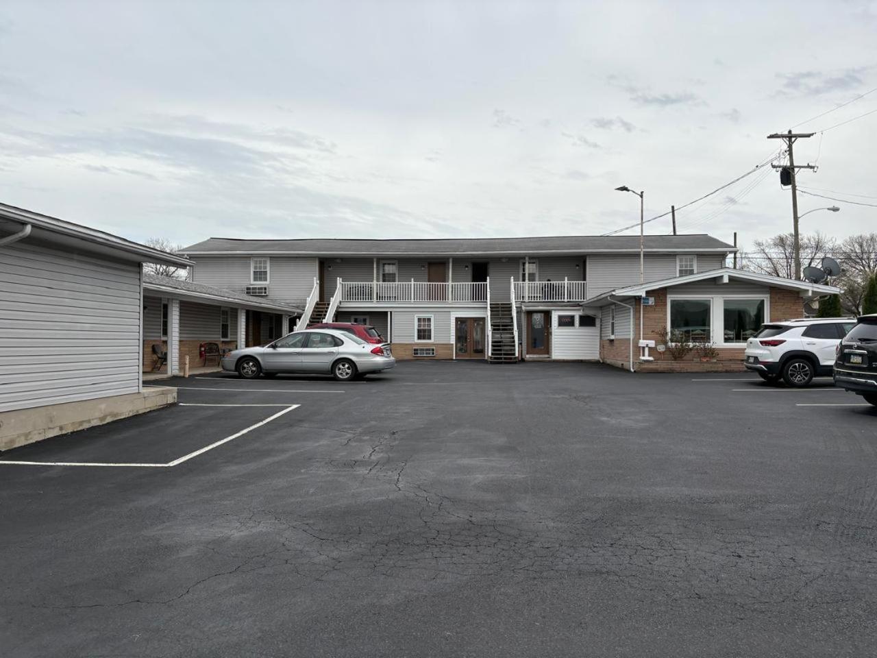 Dutch Motel By Oyo Near Hershey Park パルマイラ エクステリア 写真
