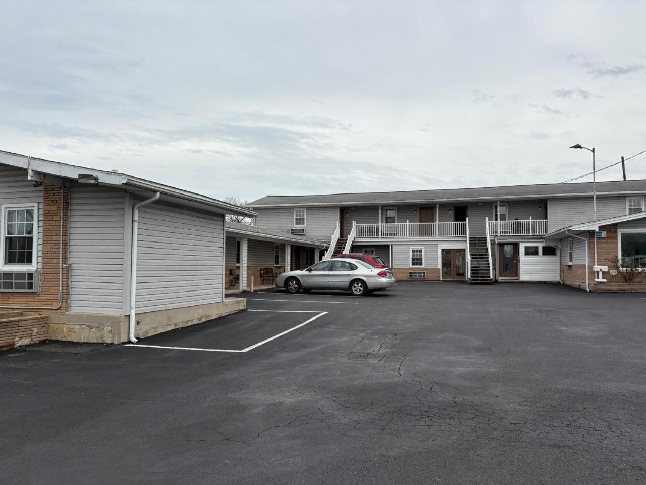 Dutch Motel By Oyo Near Hershey Park パルマイラ エクステリア 写真